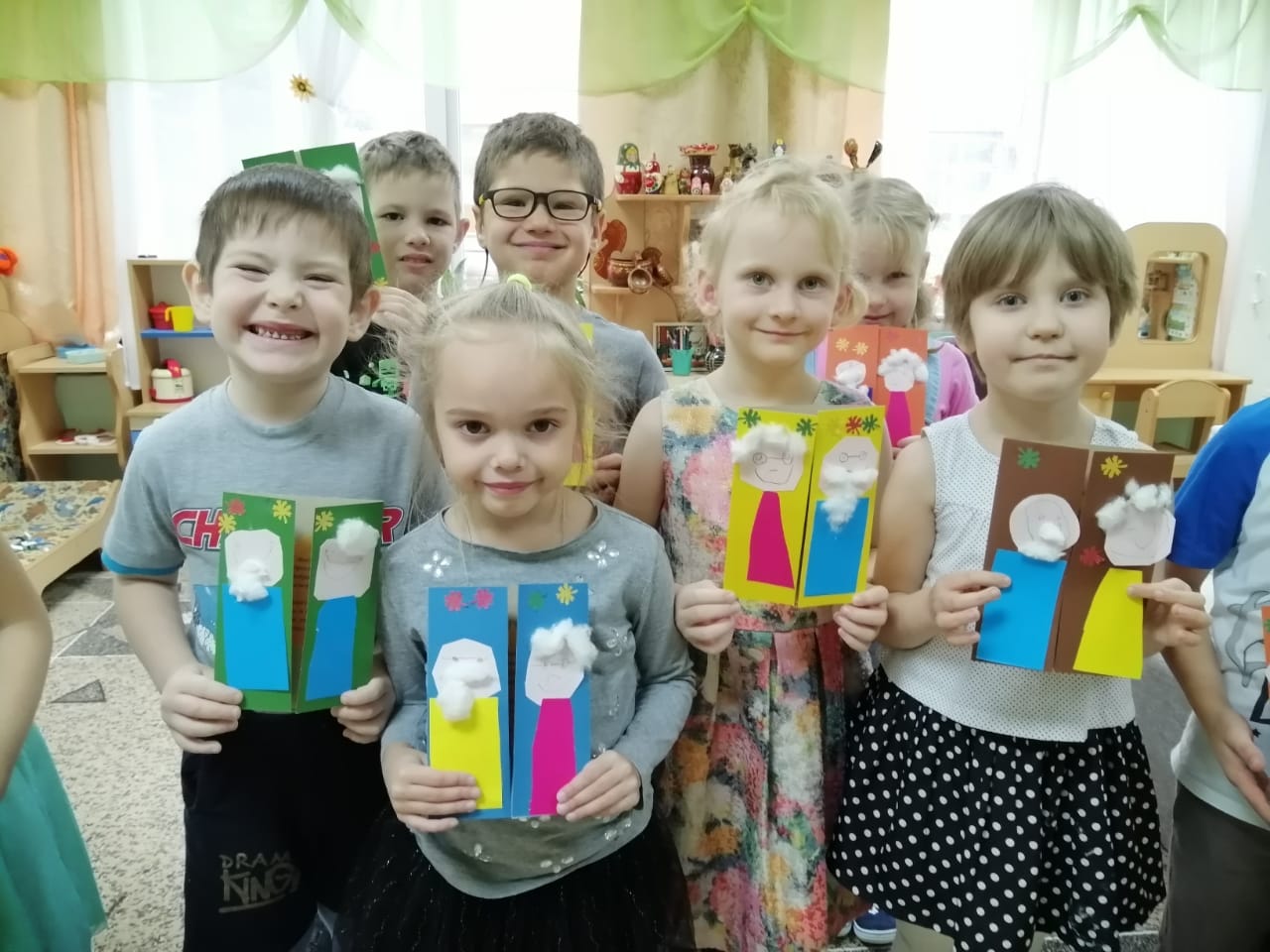 Детские сады Василеостровского района отметили День пожилого человека